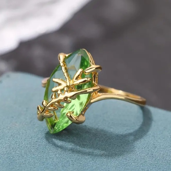 Dragonfly & Laurel Green & gold ring - Picture 11 of 11